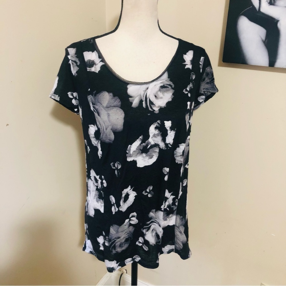Simply Vera Floral Black and White Top